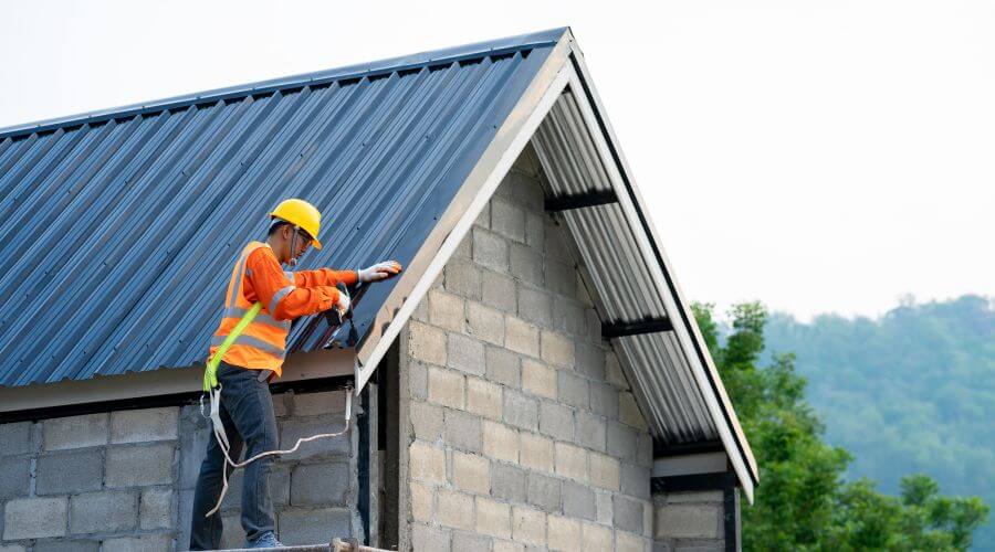 Professional gutter cleaning in Waelder, TX